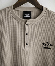 UMBRO アンブロ 別注コラボ オーバーサイズワンポイントロゴ刺繍ワッフルヘンリーネック半袖Tシャツ 15349