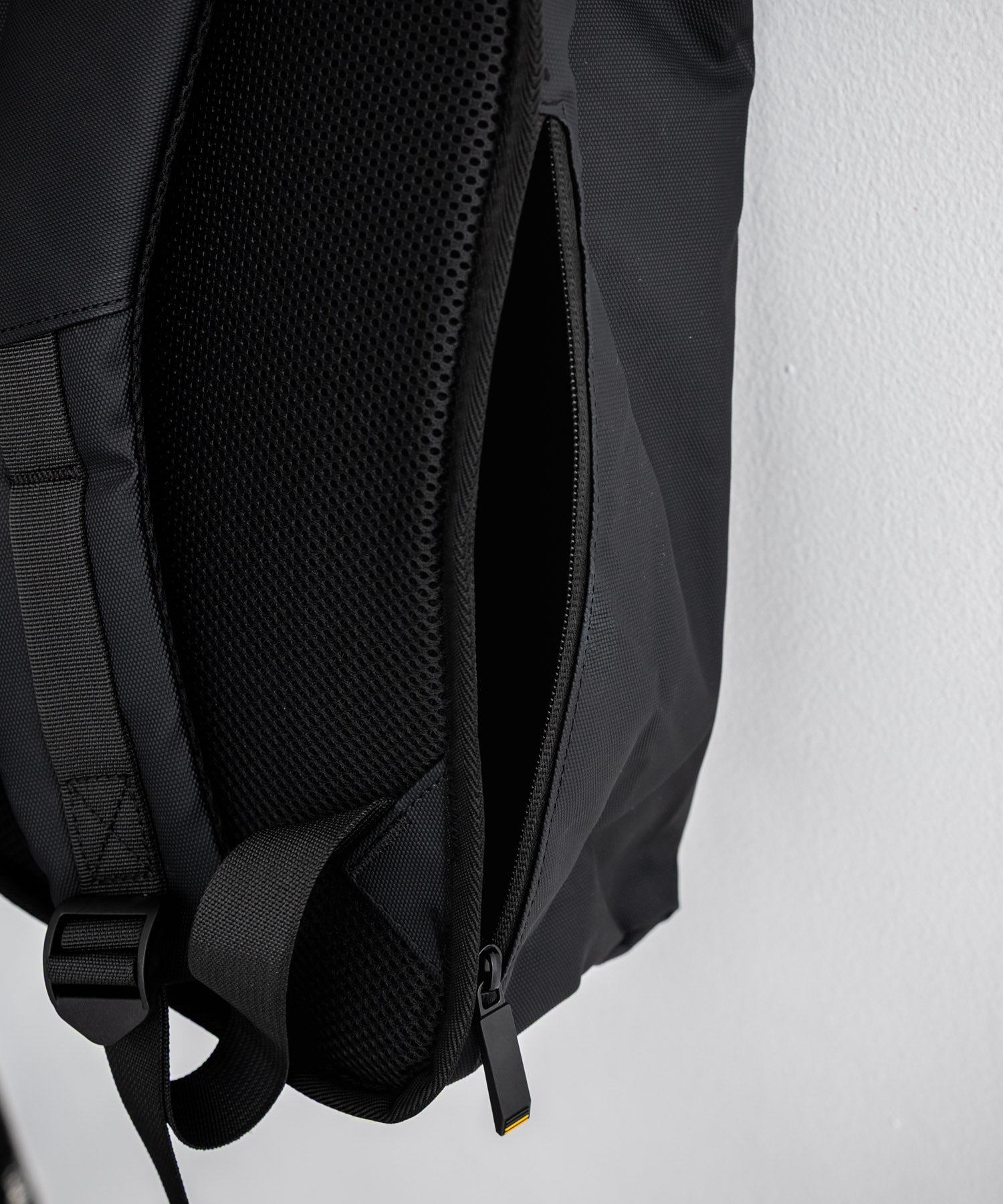 ロールトップアーバンフラップデイパック/バックパック/リュック 15512