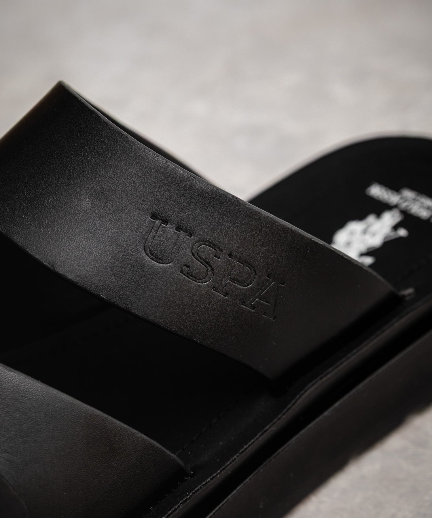 新色追加 U.S. POLO ASSN. ユーエスポロアッスン ワンポイントロゴ入りフェイクレザーワンベルトバックルサンダル 14692