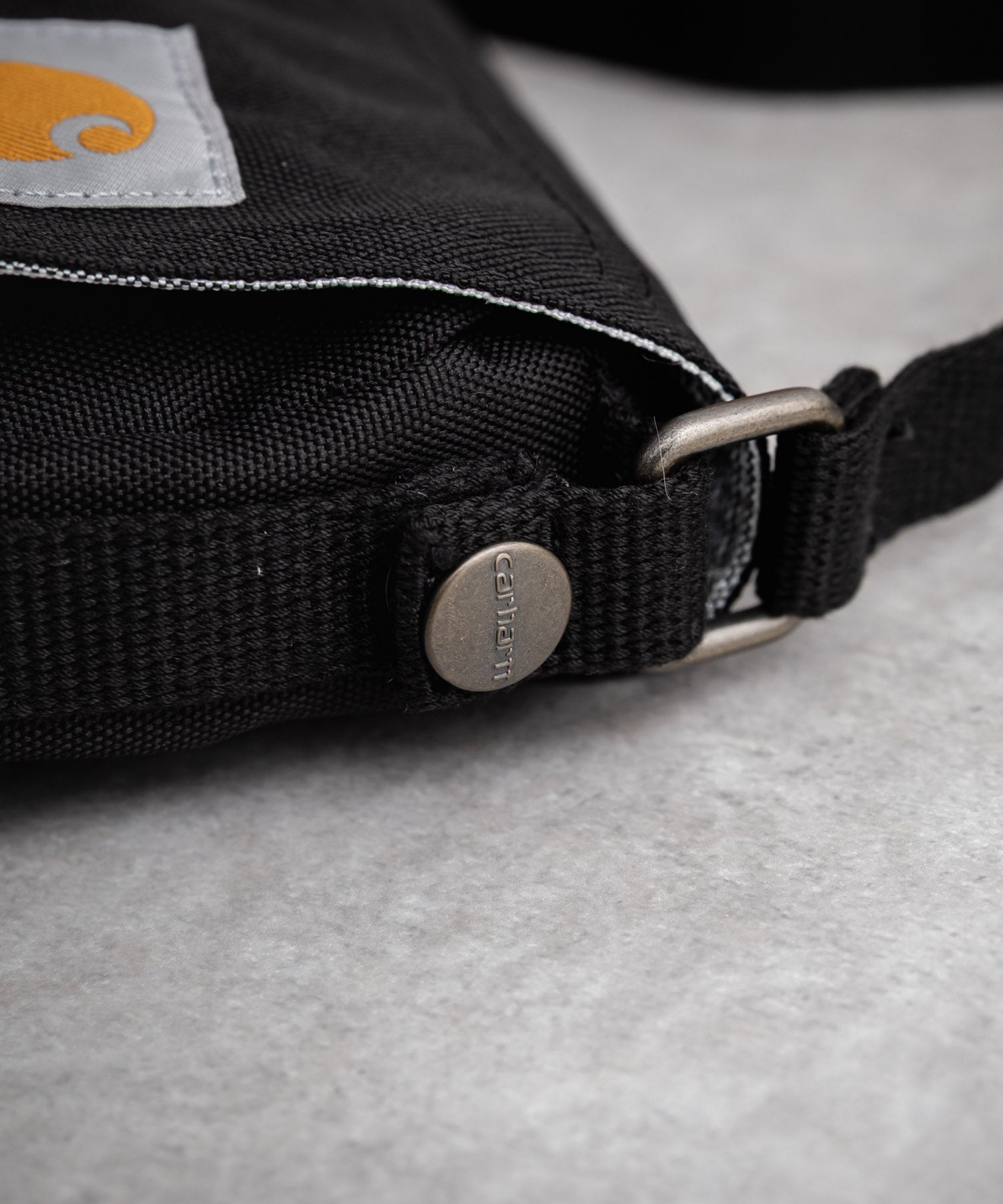 Carhartt カーハート Crossbody Horizontal Bag 横型クロスボディバッグ/ワンポイントロゴ斜め掛けショルダーバッグ 15536