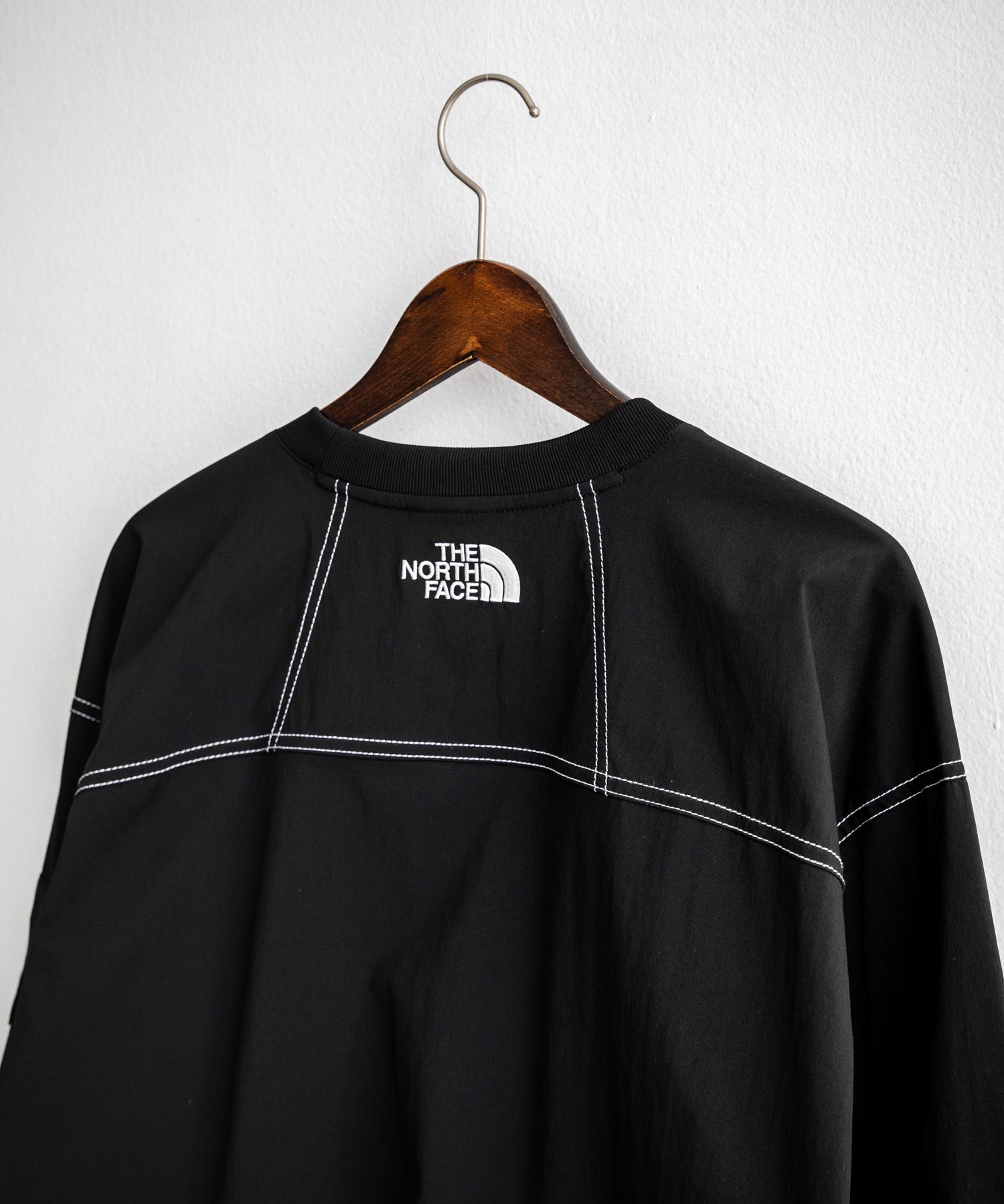 日本未展開モデル THE NORTH FACE ザ・ノースフェイス WHITE LABEL ホワイトレーベル TNF LOGO CREWNECK ワンポイントロゴステッチ長袖カットソー 15434
