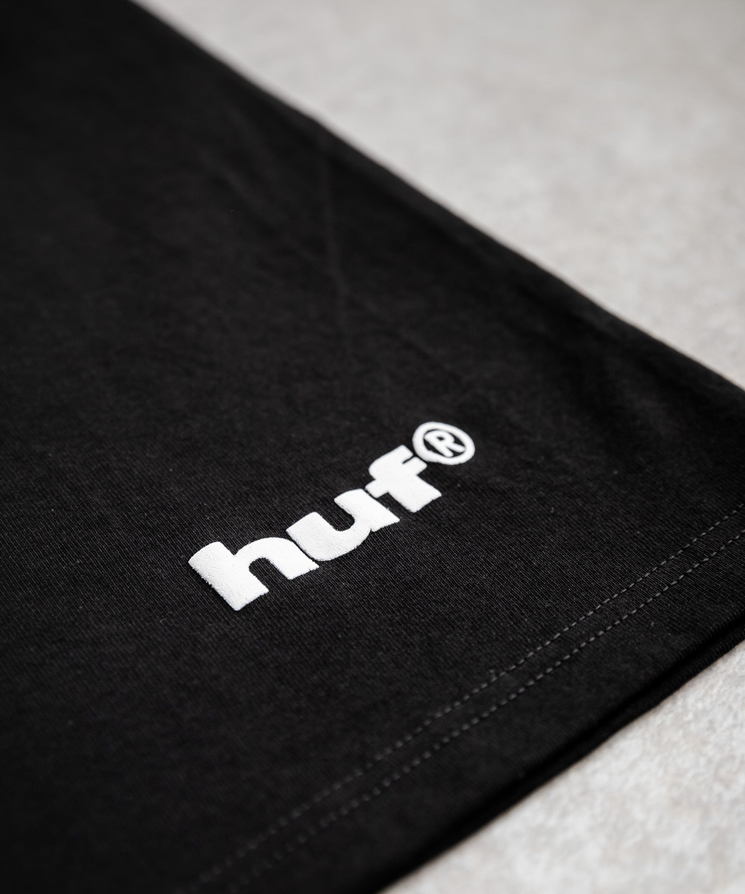 HUF ハフ オーバーサイズミッキーマウスワールドワイドプリント半袖Tシャツ 15972