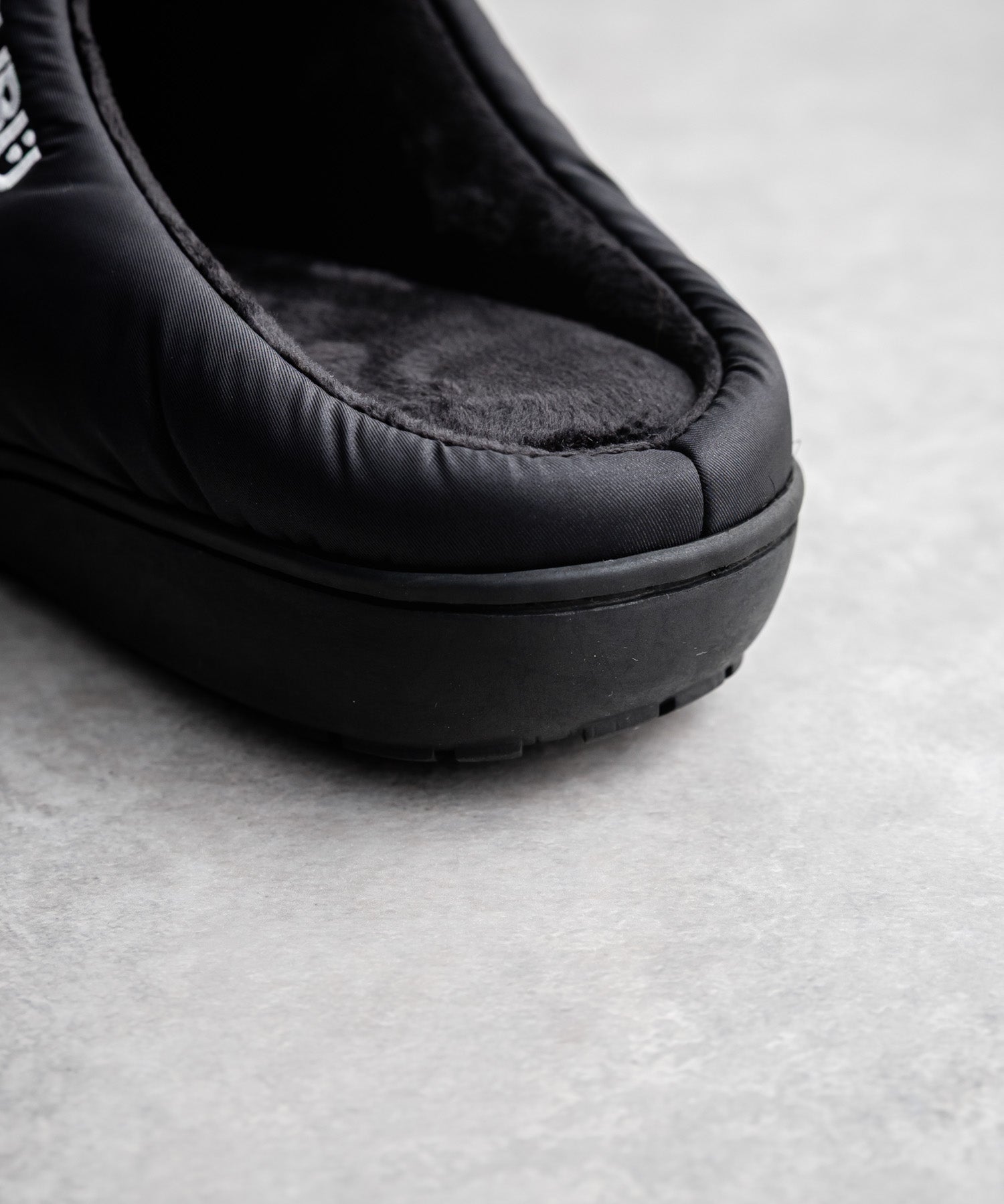 【SUBU/スブ】 サンダル F-line/ワンポイントロゴ刺繍モックシューズスリッポンスリッパ 15384