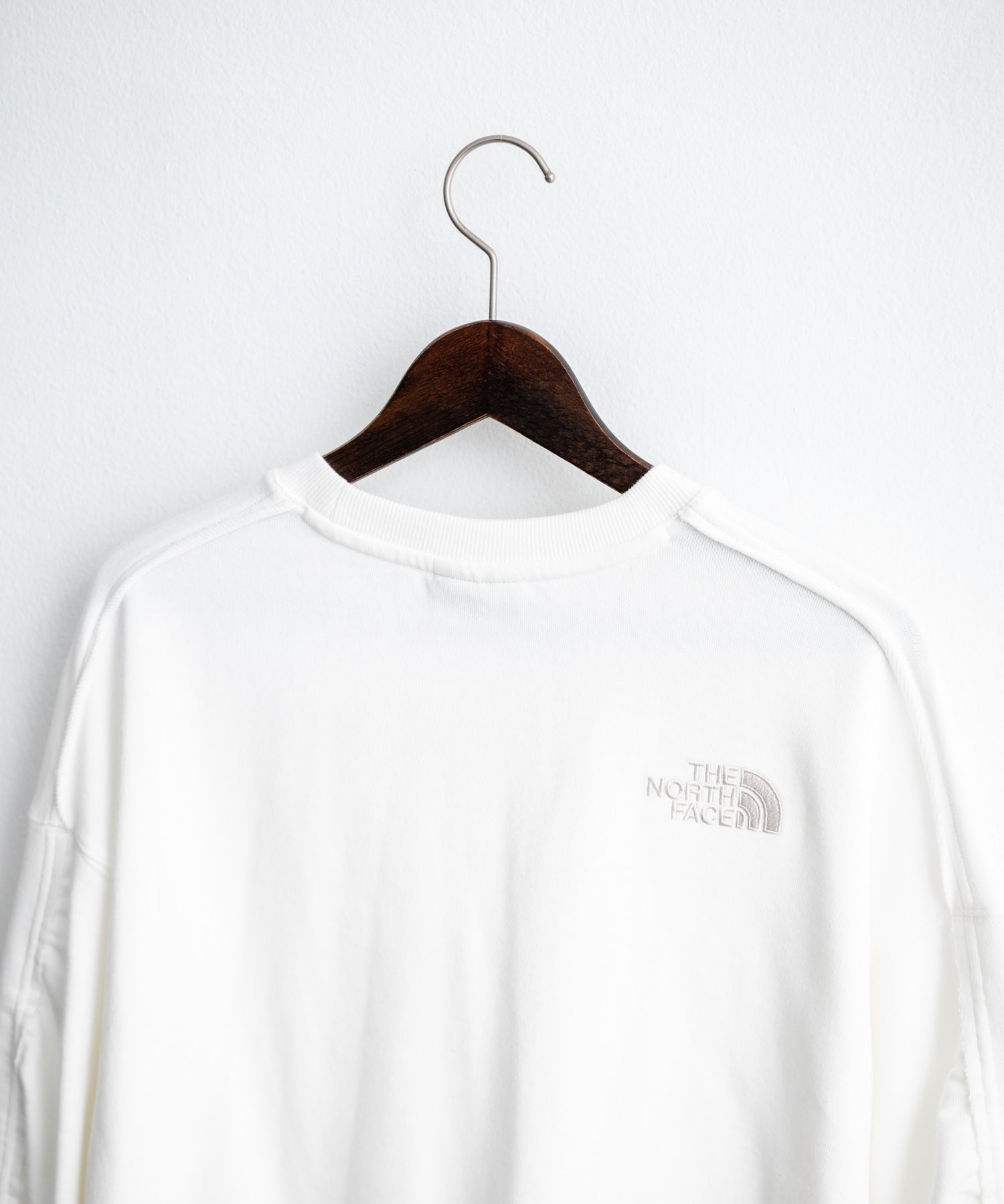 日本未展開モデル THE NORTH FACE ザ・ノースフェイス WHITE LABEL ホワイトレーベル EXPLORE SWEATSHIRTS アップリケ刺繍裏毛長袖スウェット/アーチロゴトレーナー 16595