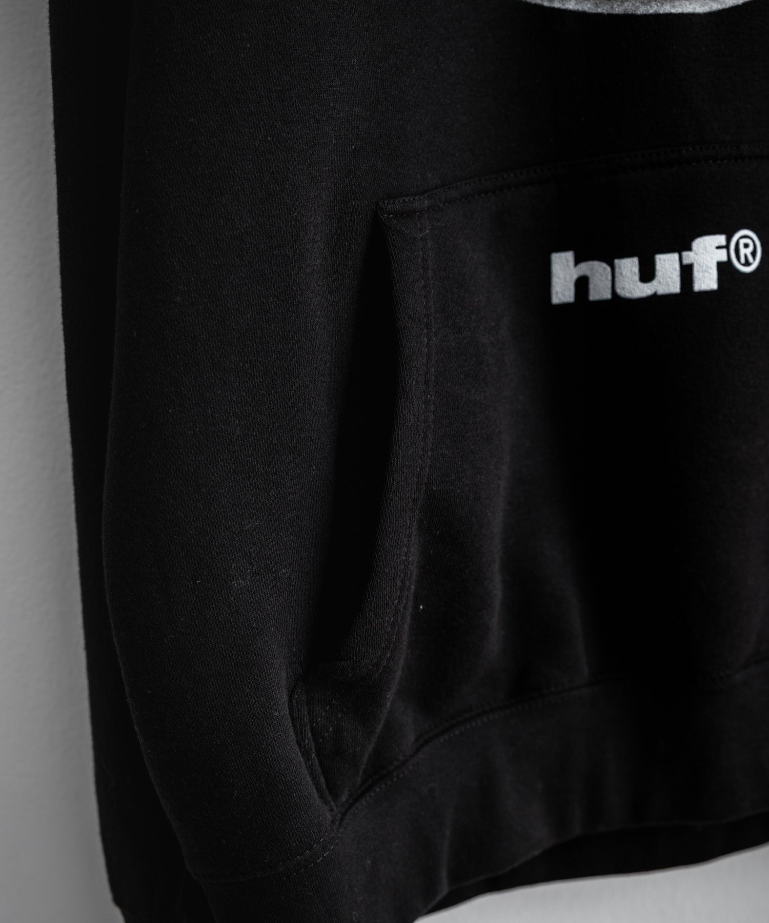 HUF ハフ オーバーサイズ裏起毛アソート長袖プルオーバーパーカー メタルギアソリッド/ナイトメア 16478