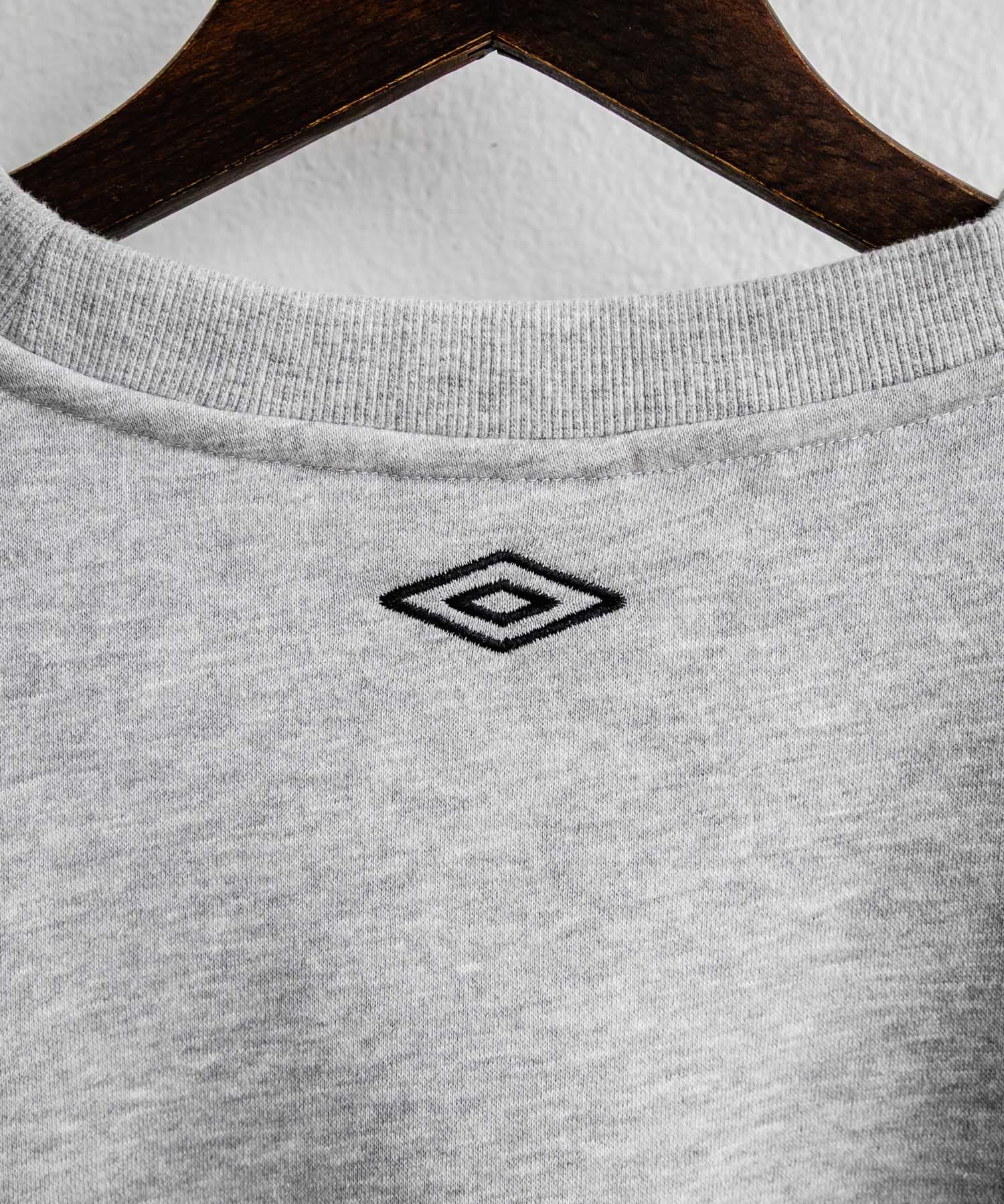UMBRO アンブロ 別注コラボ オーバーサイズ裏起毛ワンポイントロゴ刺繍クルーネック長袖スウェット 16031