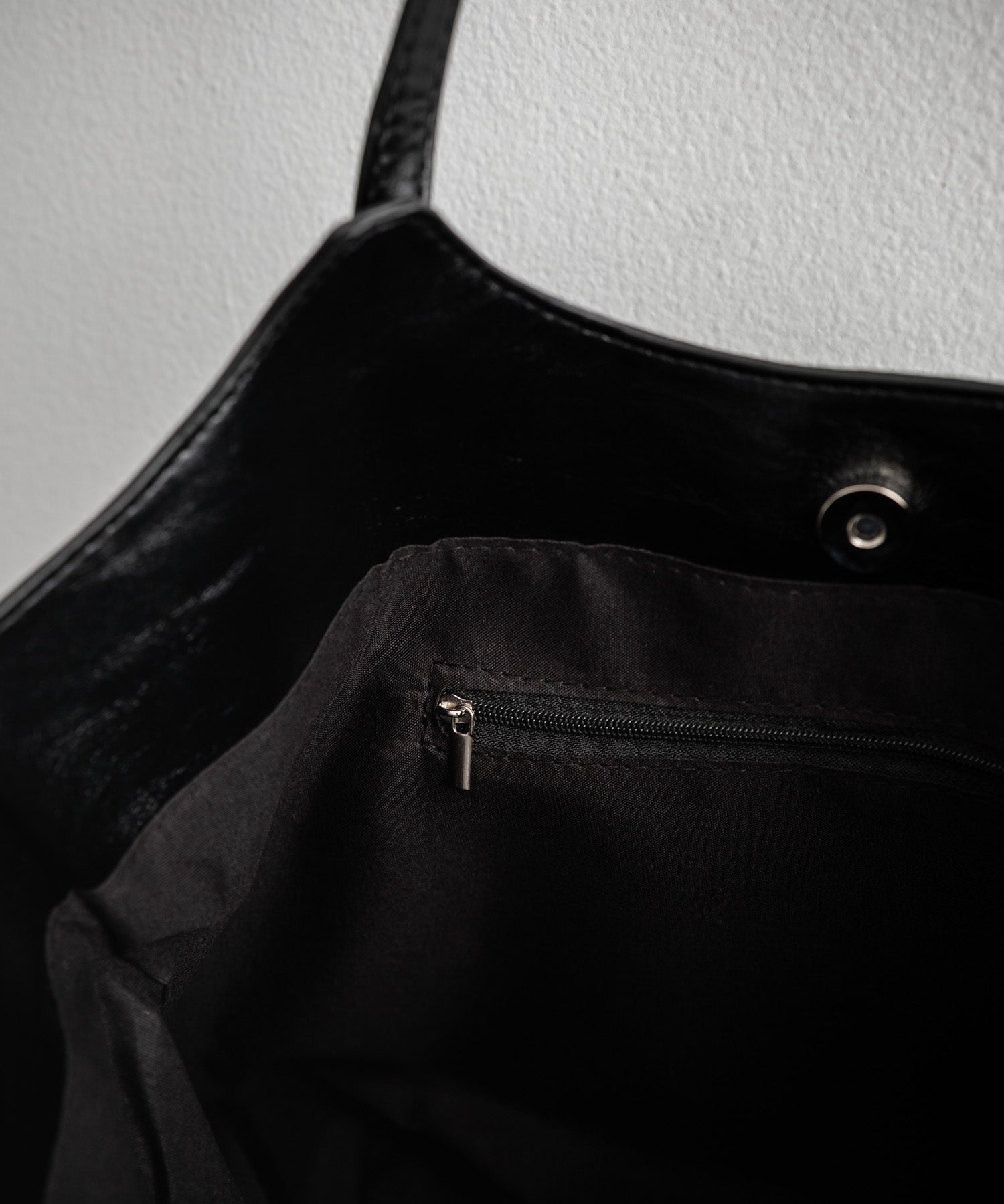 MUCENT ムセント ARMAND FRONT BUCKLE LEATHER SHOULDER BAG UNISEX PUレザーバッグ 16040