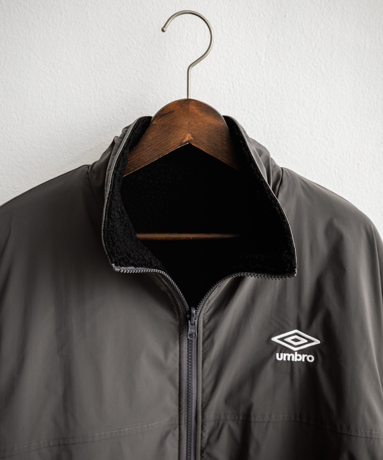 UMBRO アンブロ 別注コラボ 2wayリバーシブルワンポイントロゴ刺繍トラックボアジャケット 14947