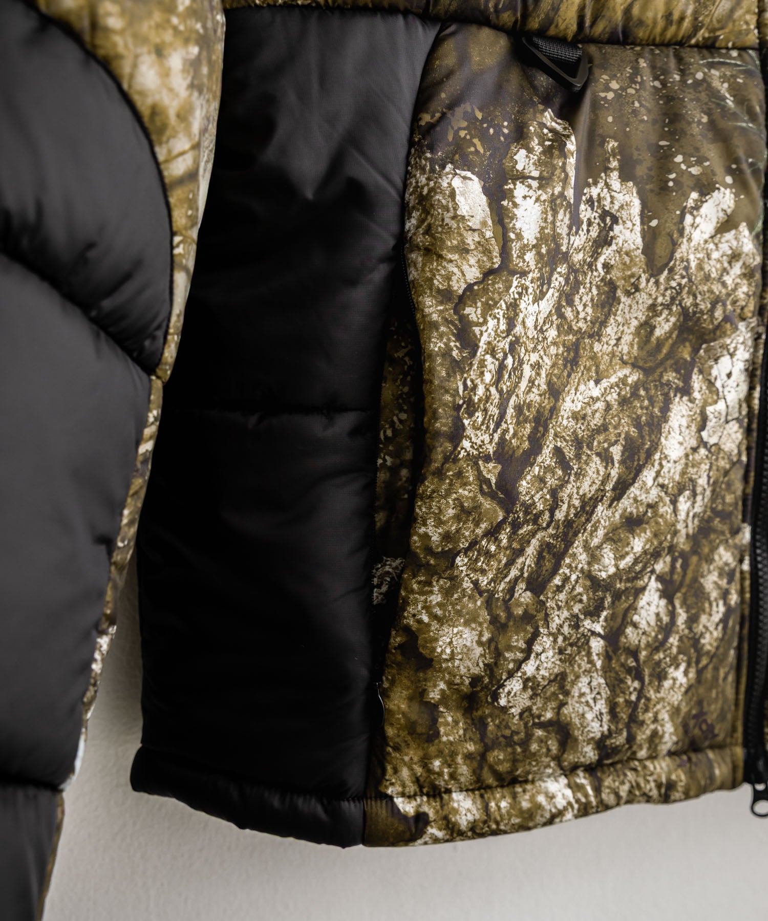 HUF ハフ SEQUOIA PUFFER JACKET REALTREE SEQUOIA PUFFER オーバーサイズワンポイントロゴ中綿ジャケット 15056