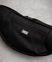 MEI メイ BOTTOMLINE L ハーフムーンショルダーバッグ/ボディバッグ 16193