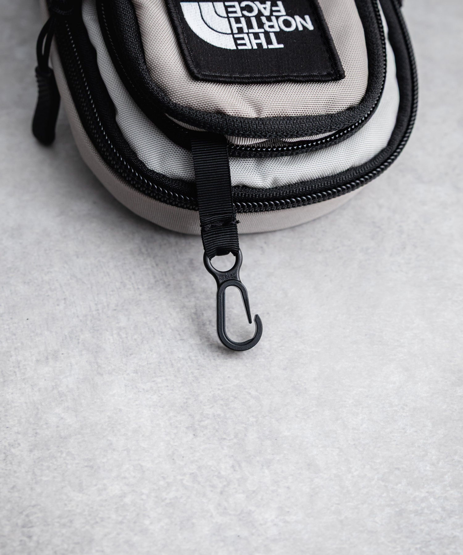 THE NORTH FACE ザ・ノースフェイス HOT SHOT CROSSBODY ホットショットクロスボディバッグ/コンパクトショルダーバッグ 16388