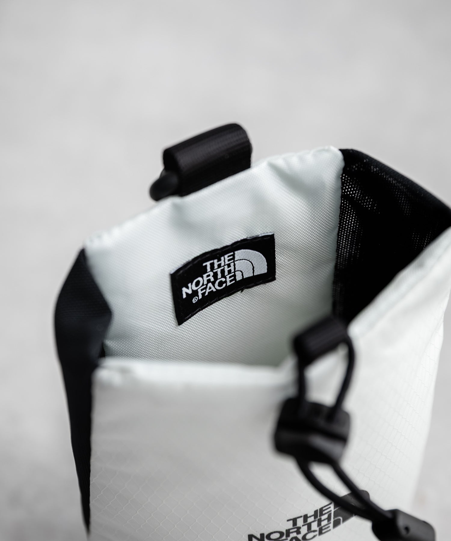 THE NORTH FACE ザ・ノースフェイス MT LITE BOTTLE POUCH ワンポイントロゴ入りペットボトルホルダー　16211