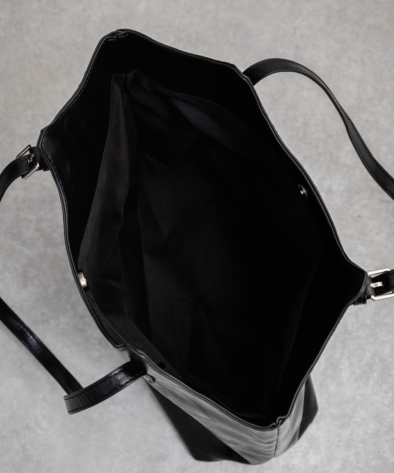 MUCENT ムセント ARMAND FRONT BUCKLE LEATHER SHOULDER BAG UNISEX PUレザーバッグ 16040