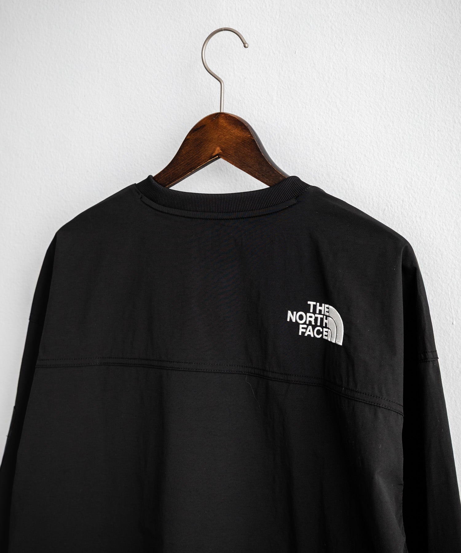 日本未展開モデル THE NORTH FACE ザ・ノースフェイス WHITE LABEL ホワイトレーベル TNF ALBANY EX CREWNECK ワンポイントロゴ刺繍バイカラー長袖カットソー 15432