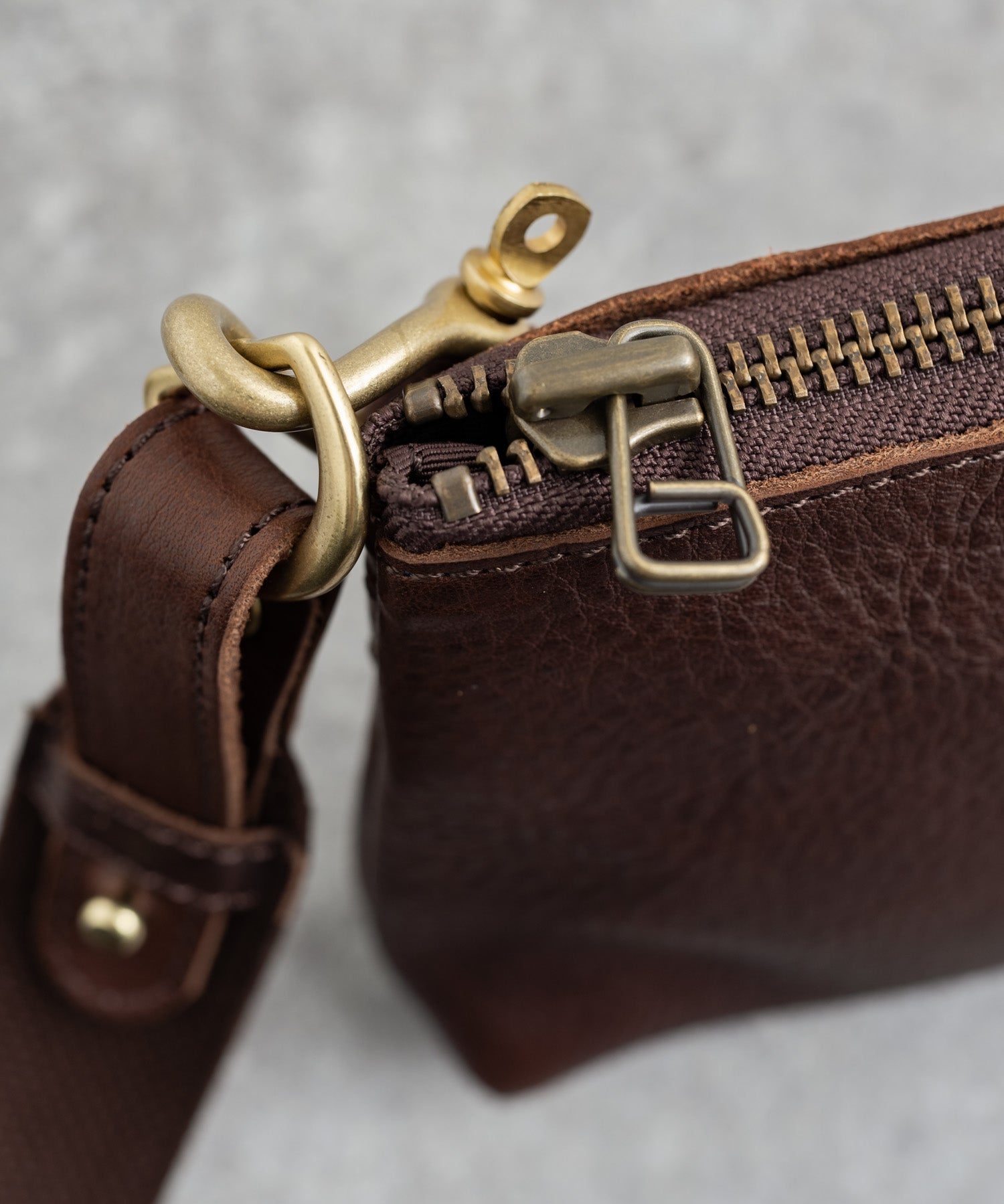 Butler Verner Sails バトラーバーナーセイルズ 日本製 国産ヌメ革レザー捻りシャックルミニショルダーバッグ JA-1713-2 4064