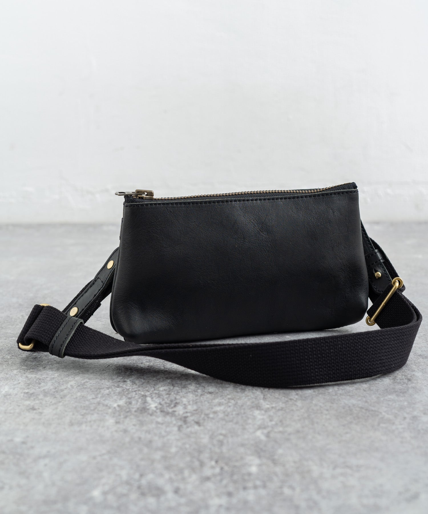 Butler Verner Sails バトラーバーナーセイルズ 日本製 国産ヌメ革レザー捻りシャックルミニショルダーバッグ JA-1713-2 4064