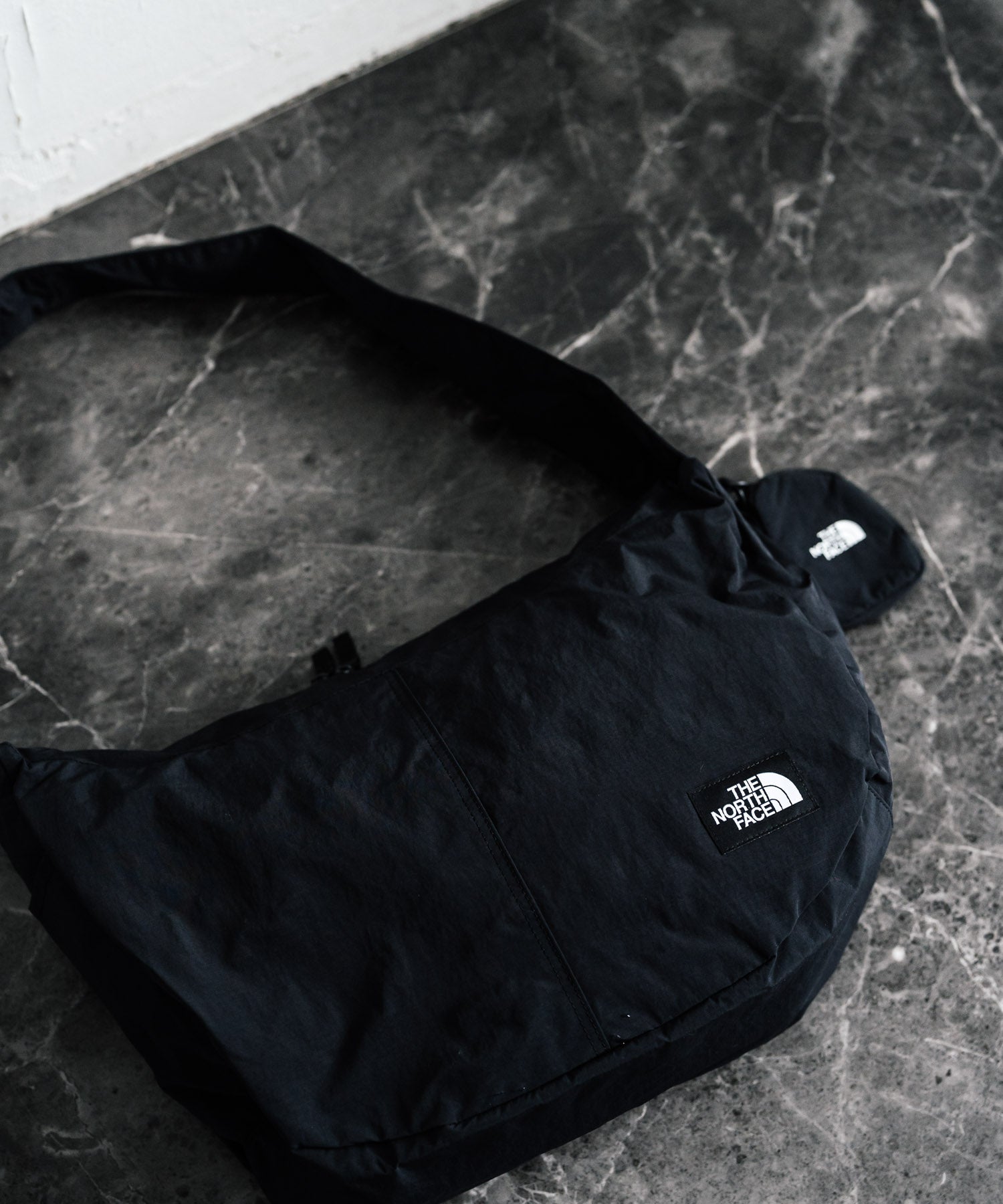韓国ノースフェイスURBAN BIG SHOULDERBAGキルティングバッグ黒 THE NORTH FACE ザ・ノースフェイス URBAN BIG SHOULDER BAG
