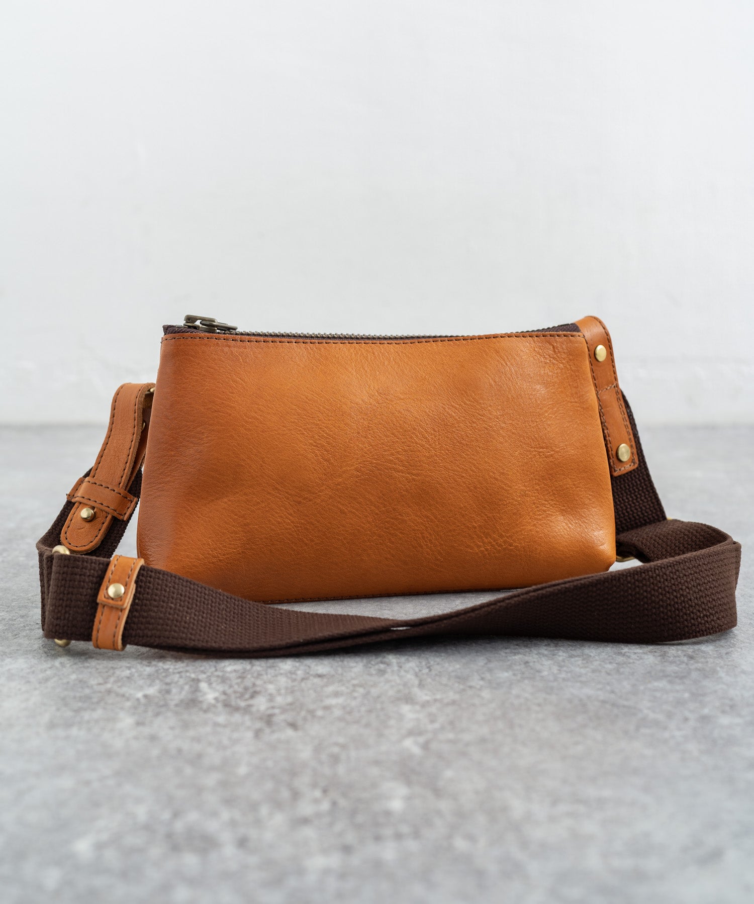 Butler Verner Sails バトラーバーナーセイルズ 日本製 国産ヌメ革レザー捻りシャックルミニショルダーバッグ JA-1713-2 4064