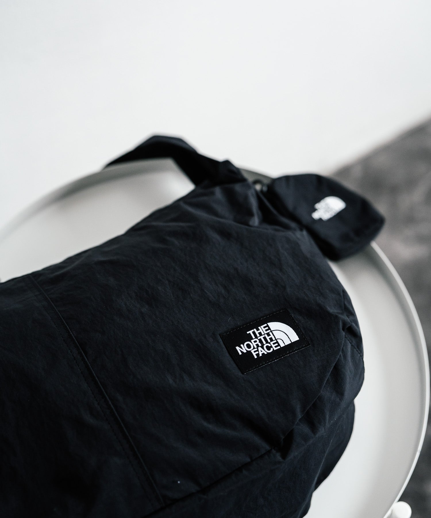 THE NORTH FACE ザ・ノースフェイス URBAN BIG SHOULDER BAG ミニポーチ付きワンポイントロゴショルダーバッグ 15882