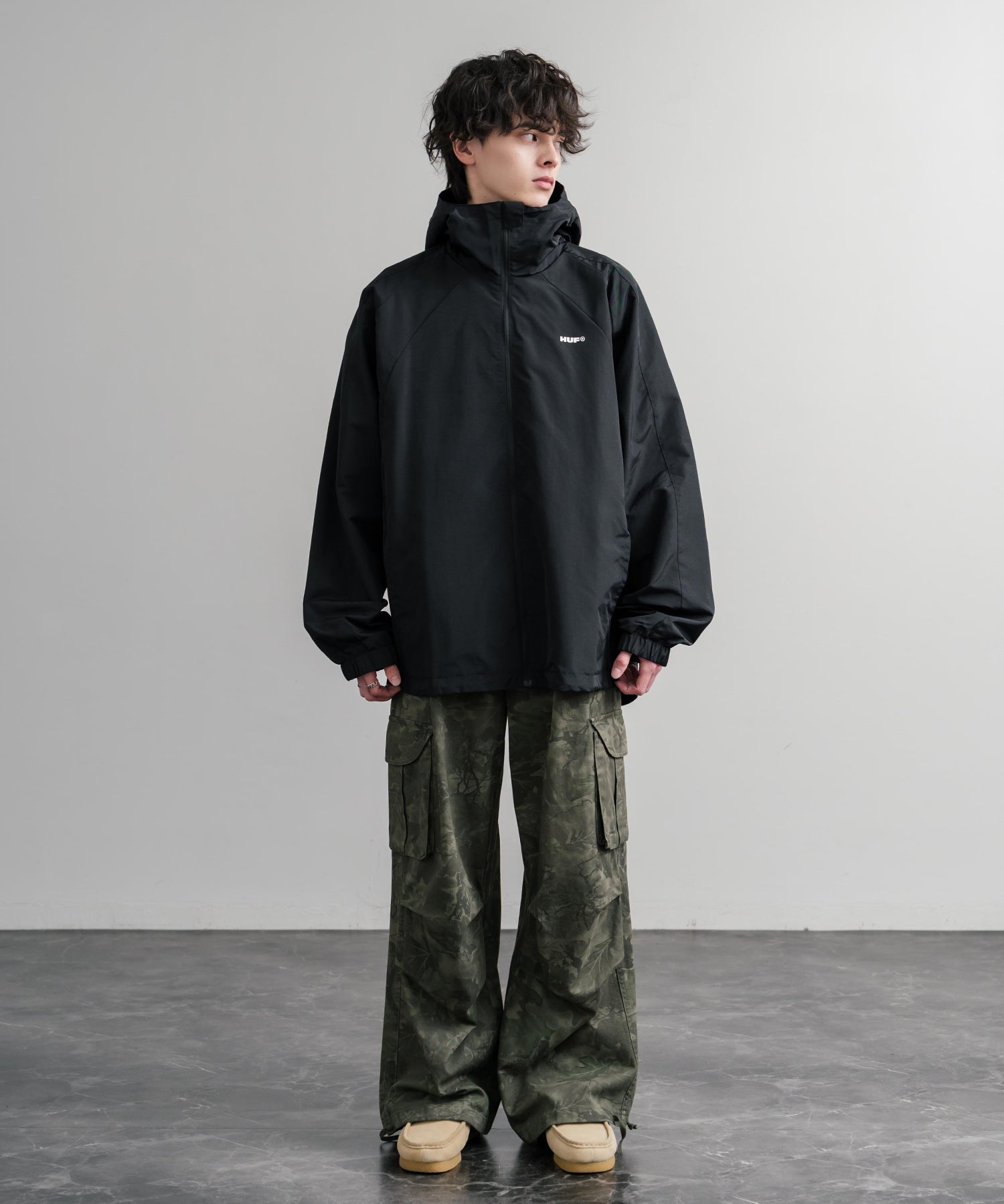 HUF ハフ ALL CAPS SHELL JACKET オーバーサイズラグランスリーブナイロンジャケット 15017