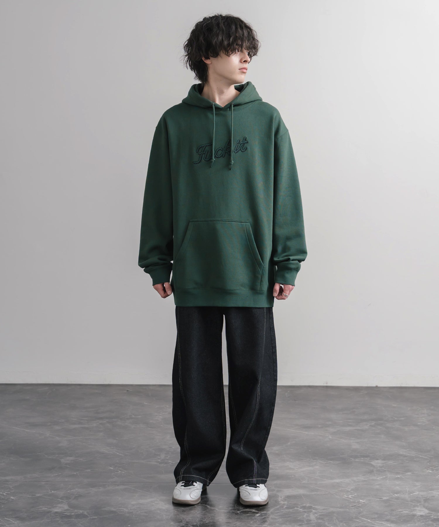 HUF ハフ オーバーサイズ裏起毛プリント刺繍アソート長袖プルオーバーパーカー 16479