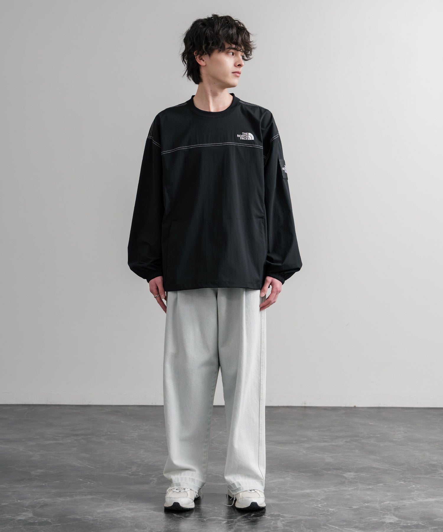 日本未展開モデル THE NORTH FACE ザ・ノースフェイス WHITE LABEL ホワイトレーベル TNF LOGO CREWNECK ワンポイントロゴステッチ長袖カットソー 15434