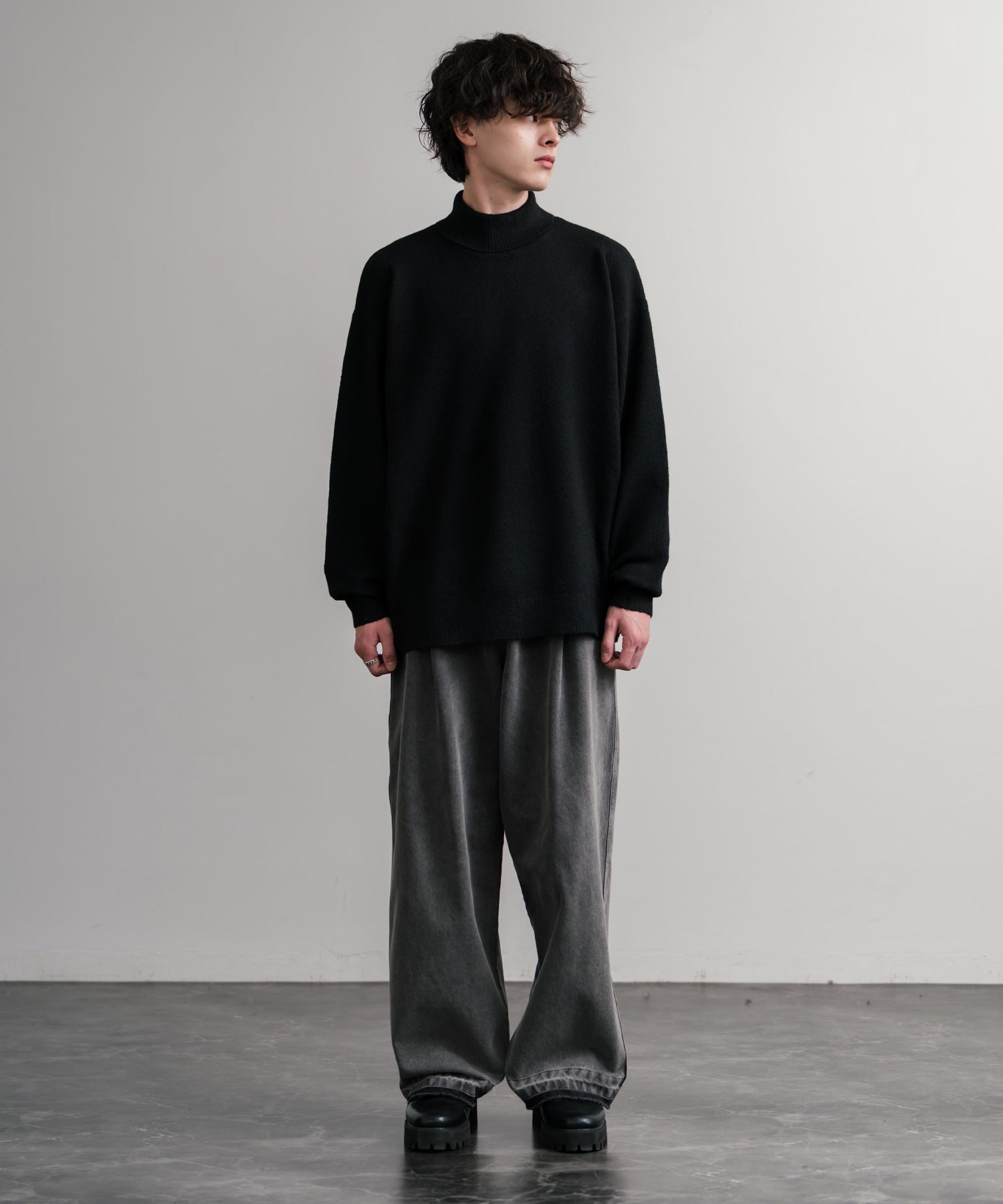 オーバーサイズ ウール混メランジタートルネックプルオーバーニット