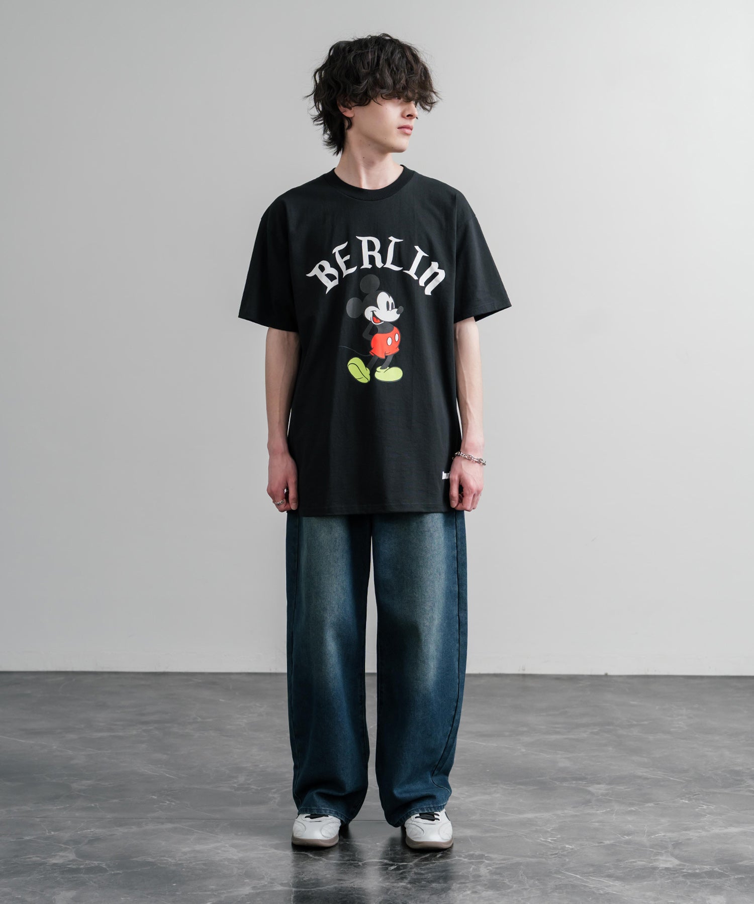 HUF ハフ オーバーサイズミッキーマウスワールドワイドプリント半袖Tシャツ 15972