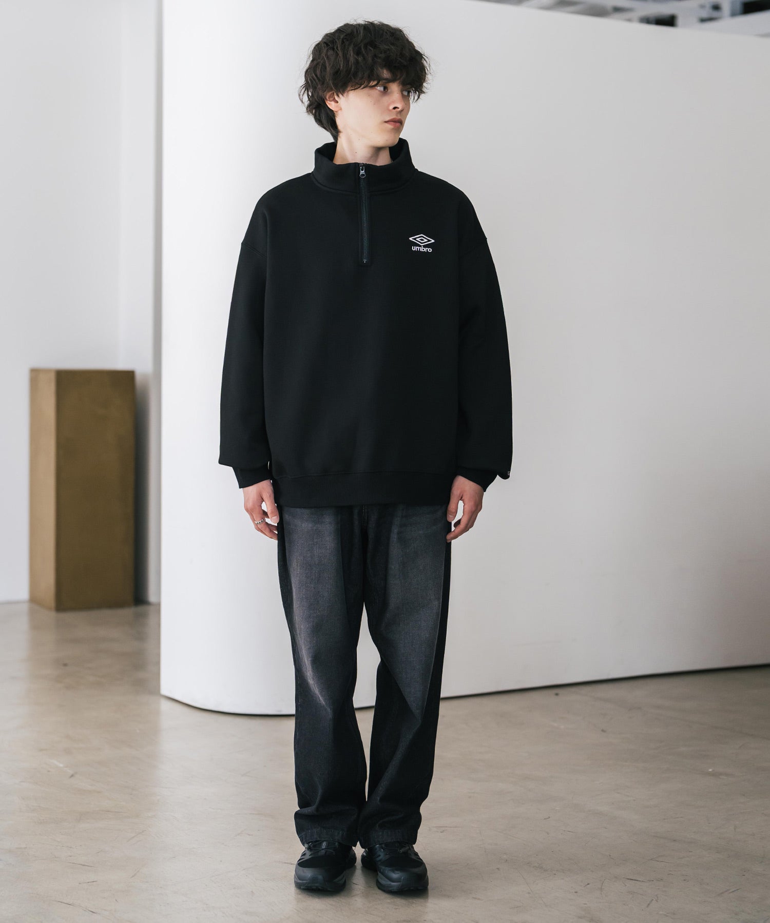 UMBRO アンブロ 別注コラボ オーバーサイズ裏起毛ワンポイントロゴ刺繍ハーフジップ長袖スウェット 16032