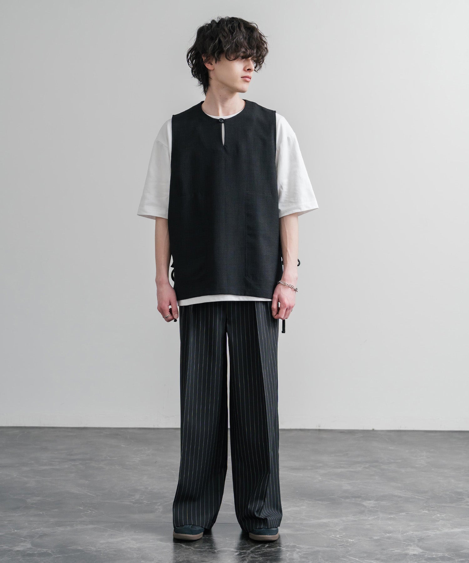 Upscape Audience 日本製/国産Reflax TECH リネンライクキャンバス キーネックプルオーバーエプロンベスト AUD7394 15861