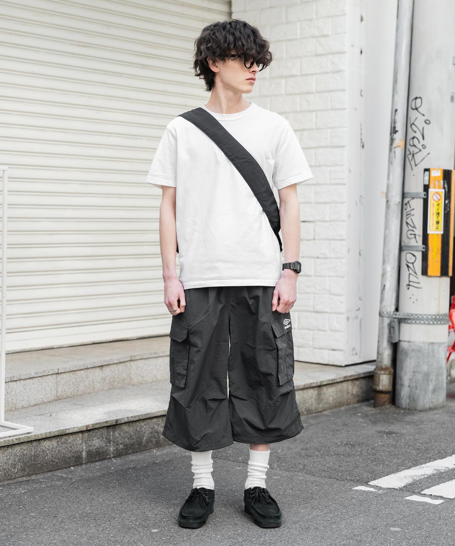 UMBRO アンブロ 別注コラボ 膝下丈 ワンポイントロゴ刺繍ナイロンワイドカーゴハーフパンツ 15348