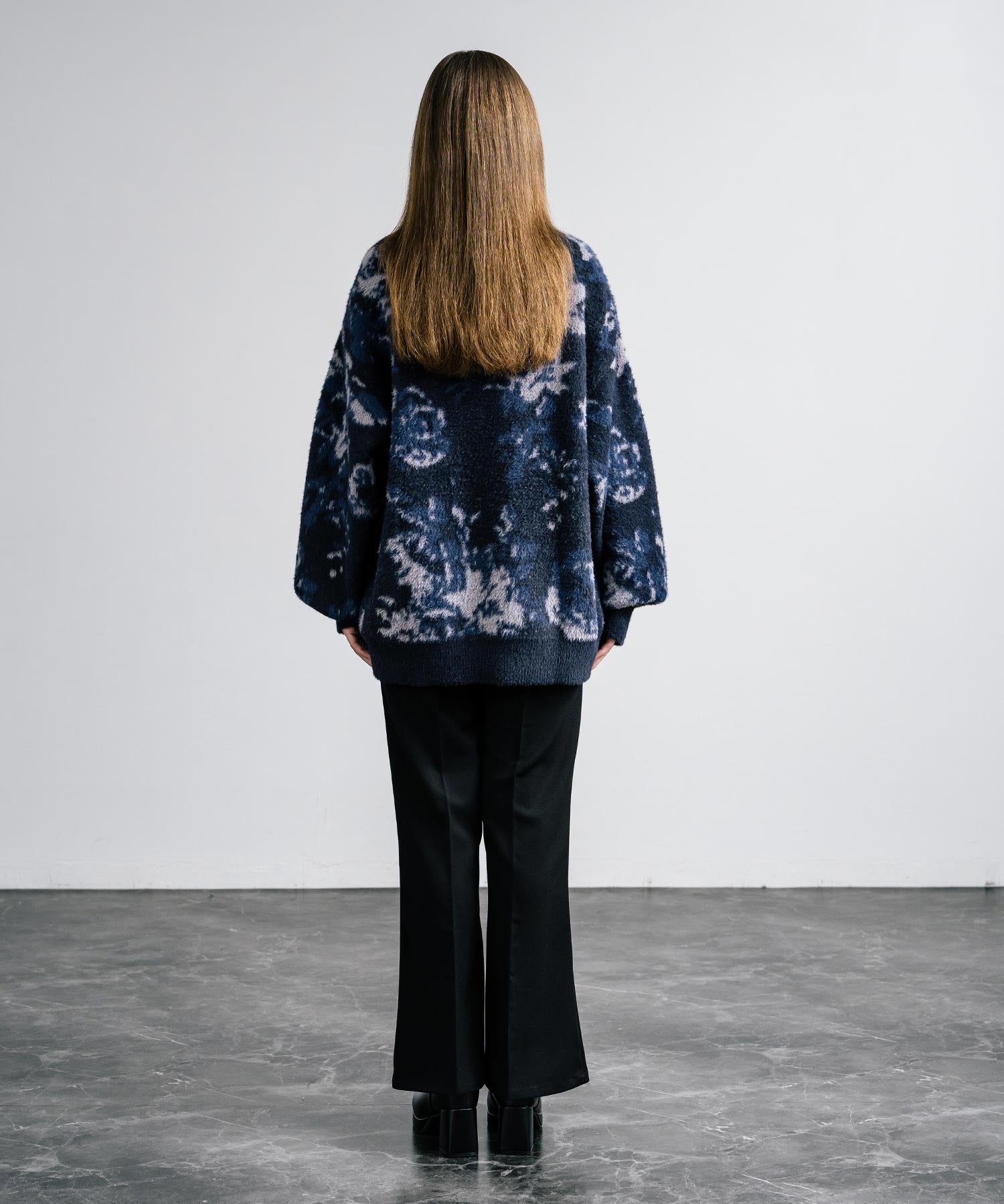 新色追加 フェザーヤーン オーバーサイズフラワー柄クルーネックニット 14031