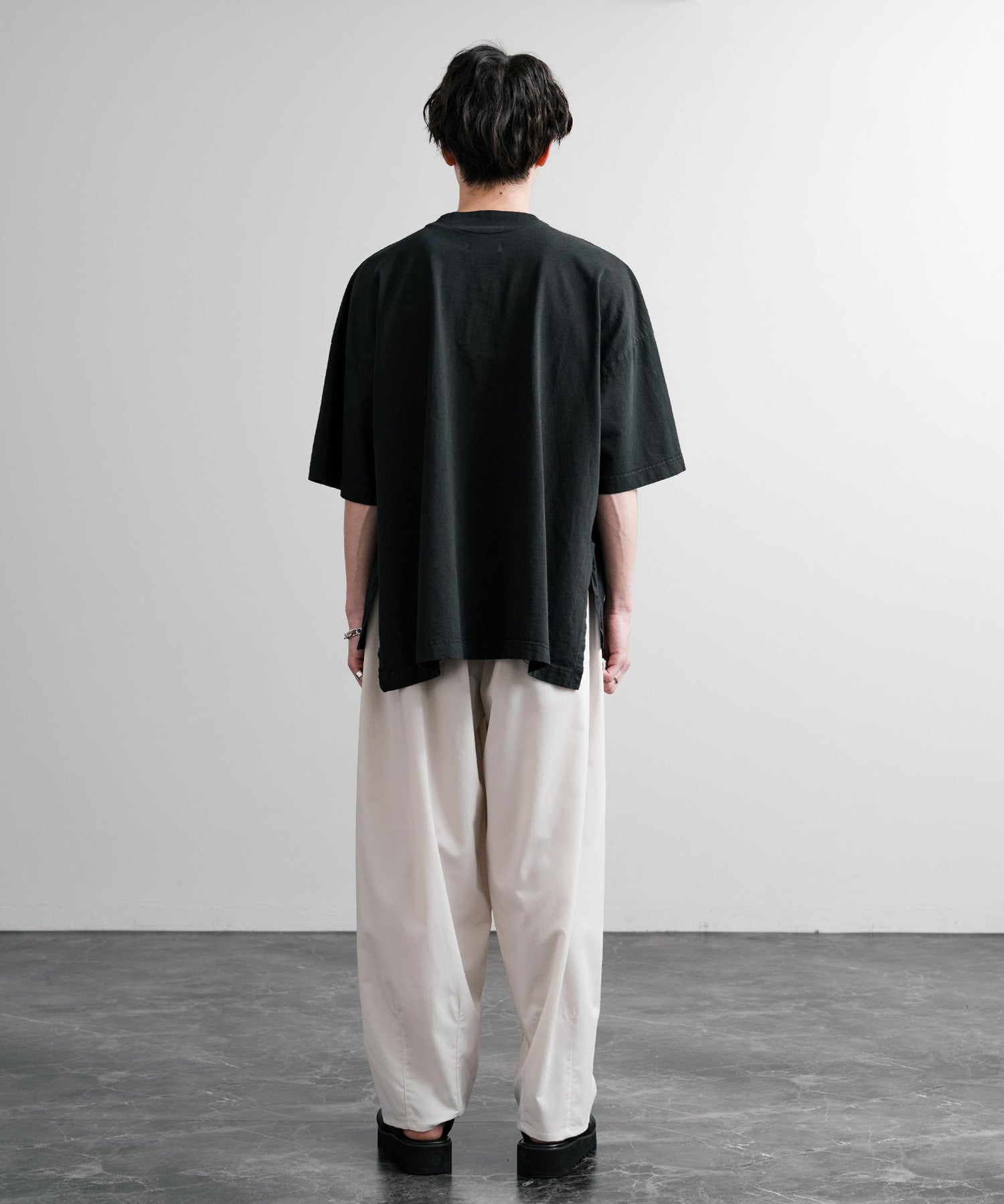 Audience オーディエンス ピグメントUSAコットン16/-天竺8.45オンス胸ポケット付きサイドスリットボクシーAラインビッグTシャツ AUD6626 14776