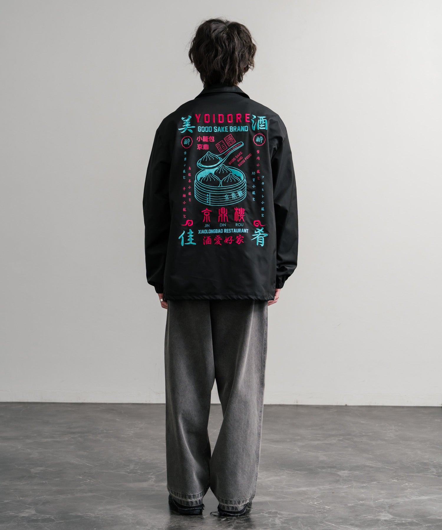 YOIDORE 酔いどれ × 京鼎樓 ジンディンロウ コラボ オーバーサイズ小籠包と酒刺繍コーチジャケット 14889