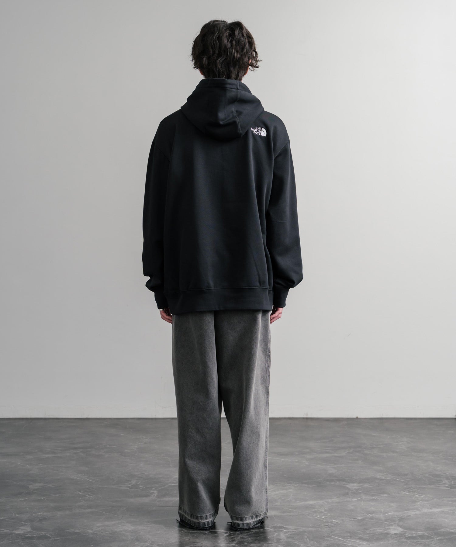 THE NORTH FACE ザ・ノースフェイス ESSENTIAL RELAXED HOODIE/裏起毛ワンポイントロゴ刺繍プルオーバーパーカー 15486