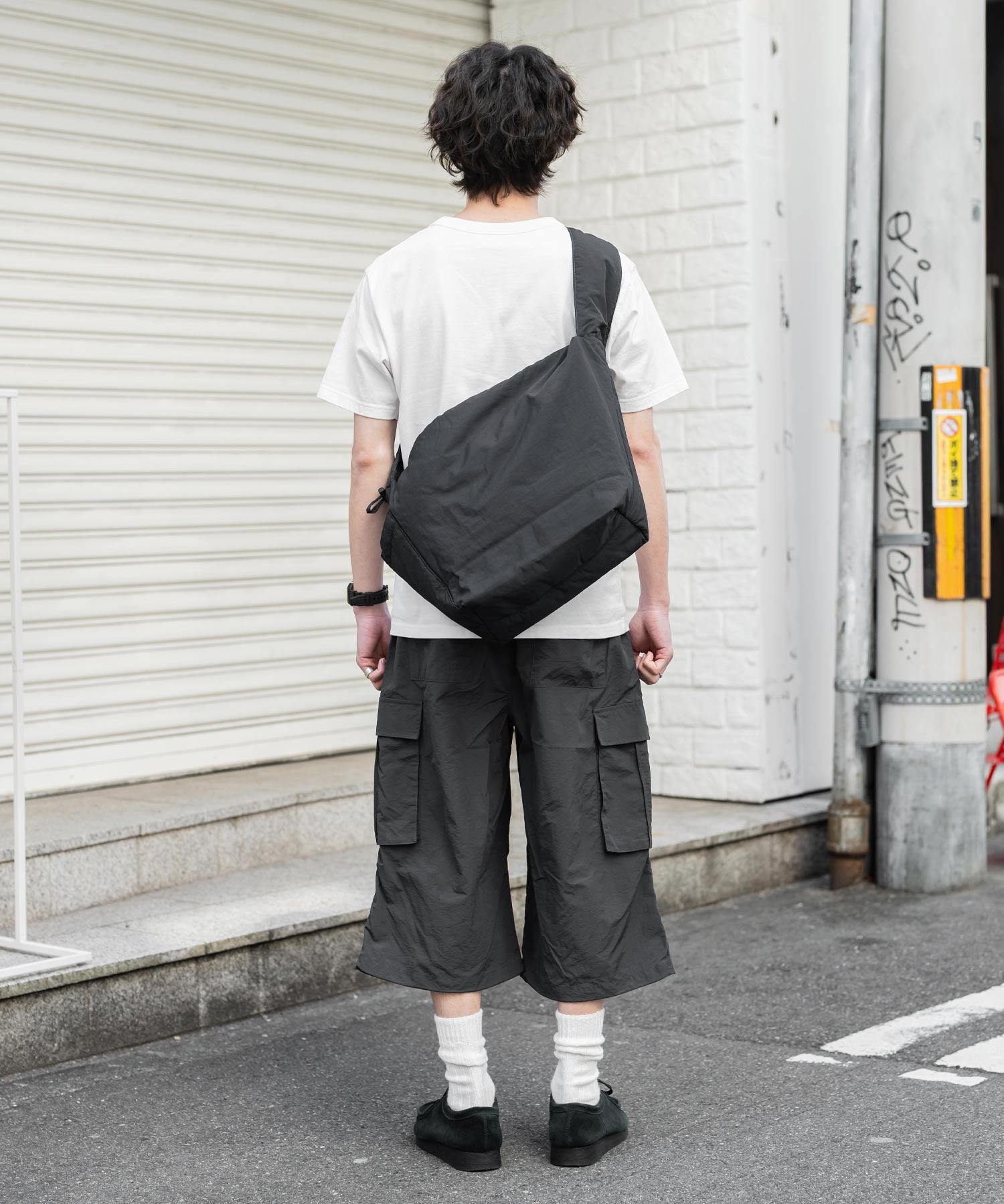 UMBRO アンブロ 別注コラボ 膝下丈 ワンポイントロゴ刺繍ナイロンワイドカーゴハーフパンツ 15348