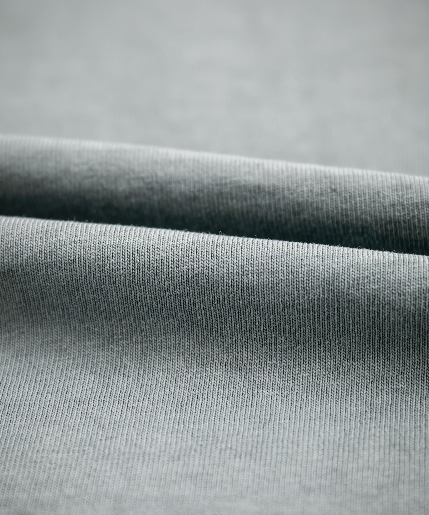 Audience オーディエンス ピグメントUSAコットン16/-天竺8.45オンス胸ポケット付きサイドスリットボクシーAラインビッグTシャツ AUD6626 14776