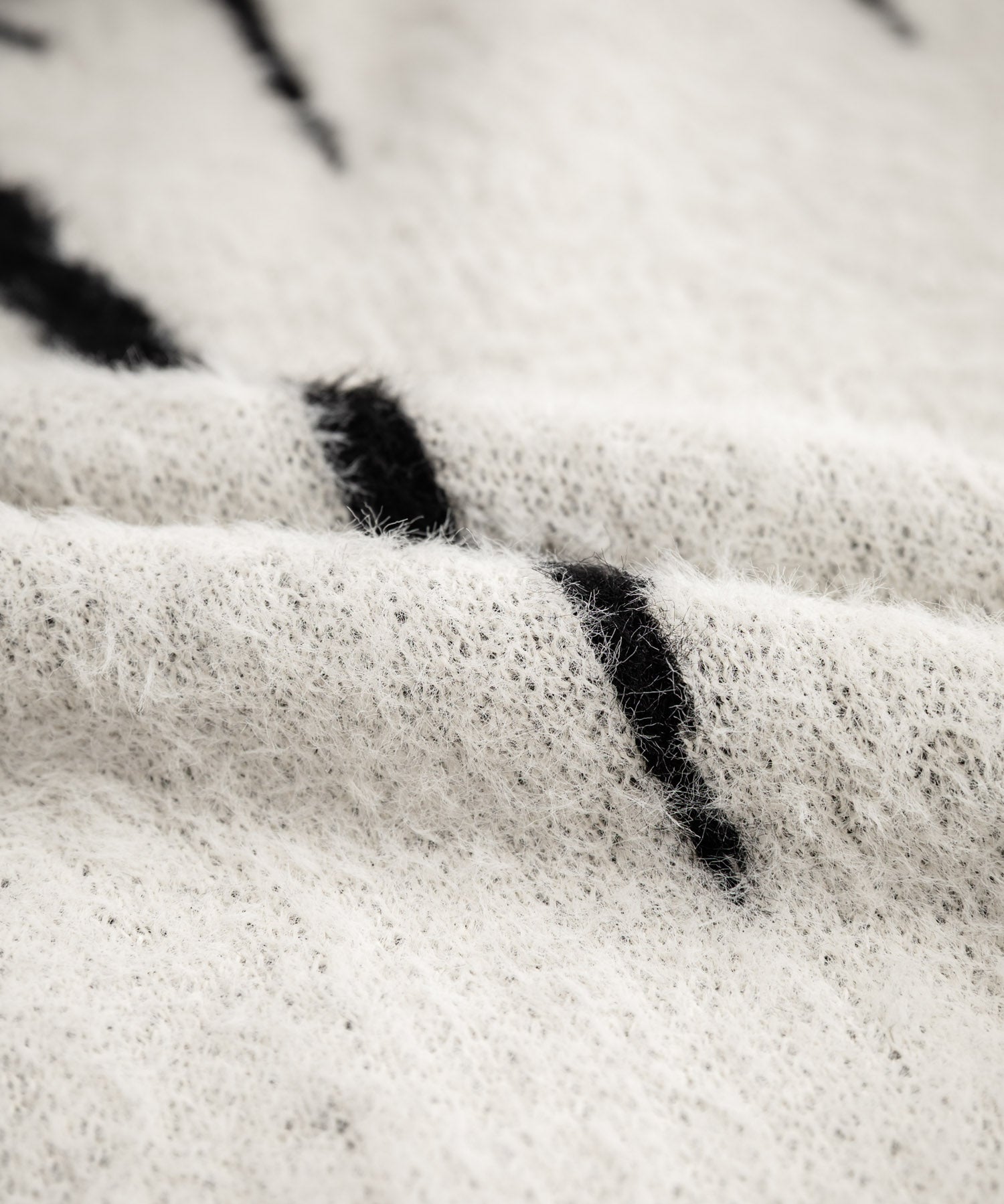 5Gフェザーヤーンジャガードトライバル柄ルーズクルーネック長袖ニット 15191